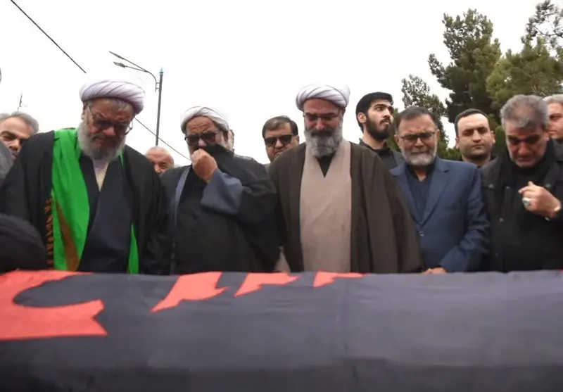 تشییع باشکوه استاد اخلاق در دامغان؛ جمعیتی بی‌سابقه در بدرقه عالم ربانی