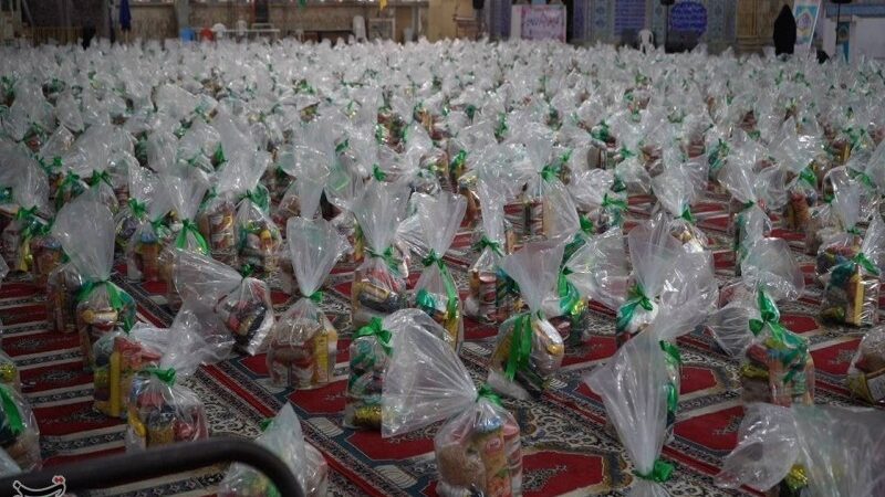 سفره‌های مهربانی رضوی در سمنان؛ هزار بسته معیشتی در ماه رجب چگونه به دست نیازمندان رسید؟