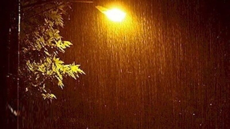 بارش‌های سنگین و موج آنفلوآنزا، مدارس کیش را تعطیل کرد؛ ساعت کار بانک‌ها تغییر یافت!