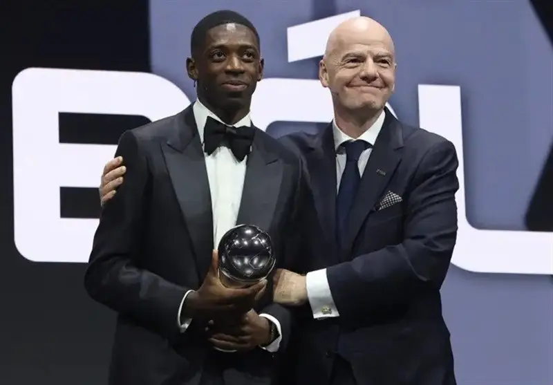 عثمان دمبله شگفتی ساز سال فیفا شد؛ انریکه هم مربی برتر معرفی شد!