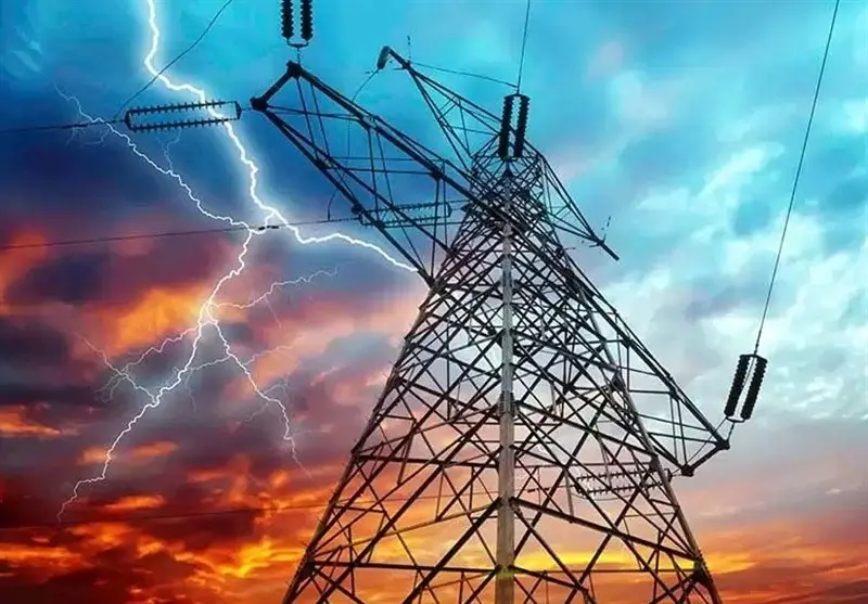 حضور فوری ۲۵ اکیپ عملیاتی برق در قشم؛ مقابله با قطعی‌ها در باران شدید - وب‌گردی