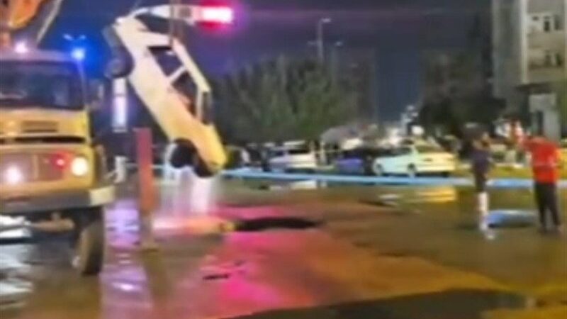 فروریزش ناگهانی زمین در بندرعباس؛ آیا فاجعه‌ای بزرگ‌تر در راه است؟