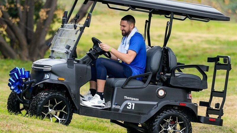 کایری اروینگ با سورپرایز ویژه، رختکن دالاس را به نمایشگاهی شگفت‌انگیز تبدیل کرد!