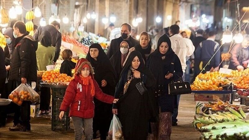 بازار شب یلدا در ارومیه زیر سایه گرانی؛ لوکس شدن سفره‌ها خانواده‌ها را کوچک کرد!