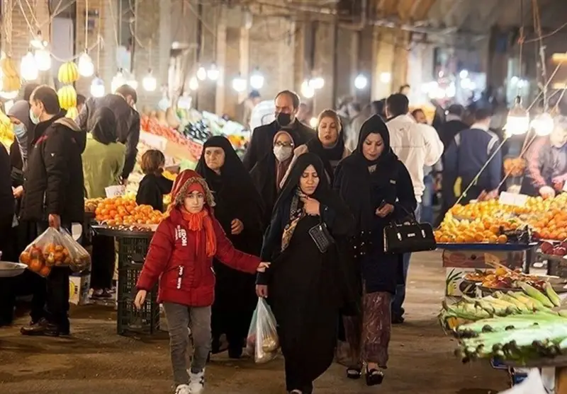 بازار شب یلدا در ارومیه زیر سایه گرانی؛ لوکس شدن سفره‌ها خانواده‌ها را کوچک کرد!