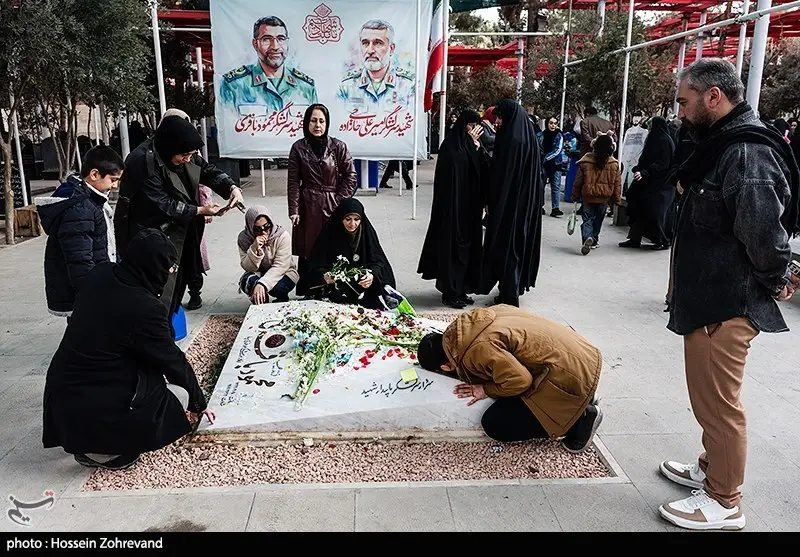 حضور پرشور مردم در آیین بدرقه «سرباز وطن» کنار مزار شهدا