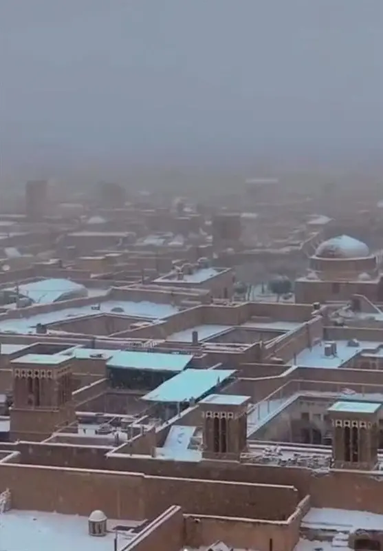 بارش برف پاییزی یزد؛ شهری کویری که ناگهان سپیدپوش شد!