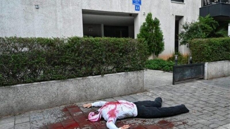 ماکت‌های سر بریده در مقابل منازل مسئولان اسرائیلی؛ اعتراض خشونت‌آمیز یا فریاد بی‌صدا؟