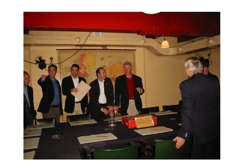 تصاویر تازه و جنجالی پرونده اپستین؛ کلینتون در کانون ابهامات جدید!