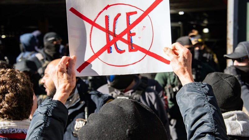 اف‌بی‌آی به دنبال ردیابی اعتراضات علیه مأموران مهاجرت؛ آیا تهدید تروریستی در راه است؟