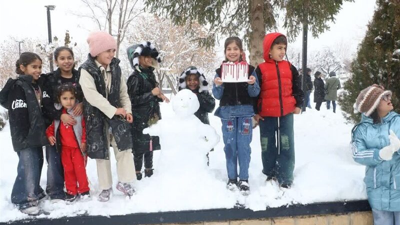شور و هیجان جشنواره زمستانی آدم‌برفی همدان؛ وقتی همدلی شهروندان به اوج می‌رسد!