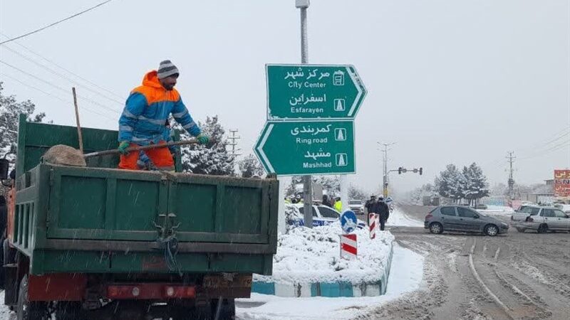امتحانات نهایی در بجنورد با عملیات گسترده برف‌روبی آغاز شد؛ ترافیک تحت کنترل کامل است