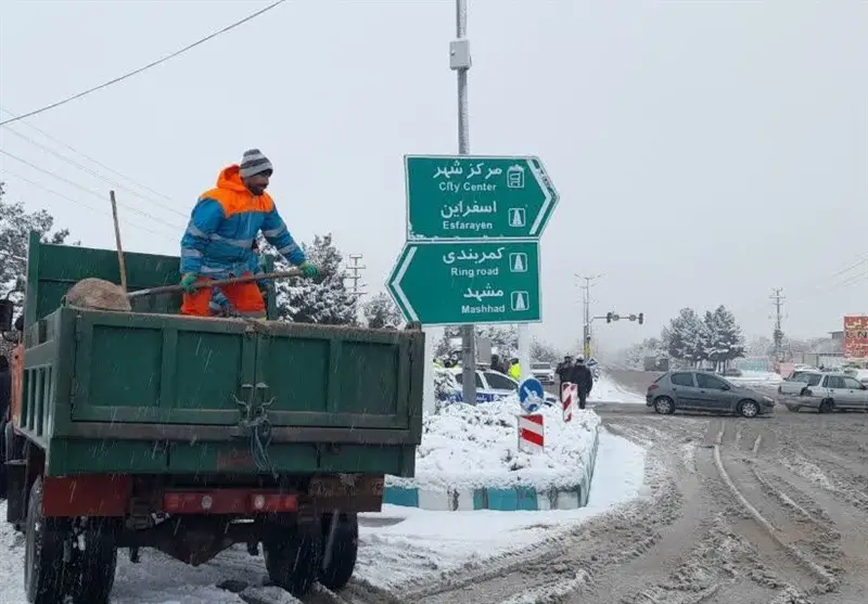 امتحانات نهایی در بجنورد با عملیات گسترده برف‌روبی آغاز شد؛ ترافیک تحت کنترل کامل است