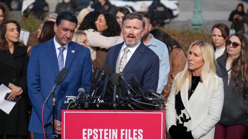 وزارت دادگستری ترامپ زیر آتش انتقادها پس از انتشار ناقص فایل‌های اپستین!