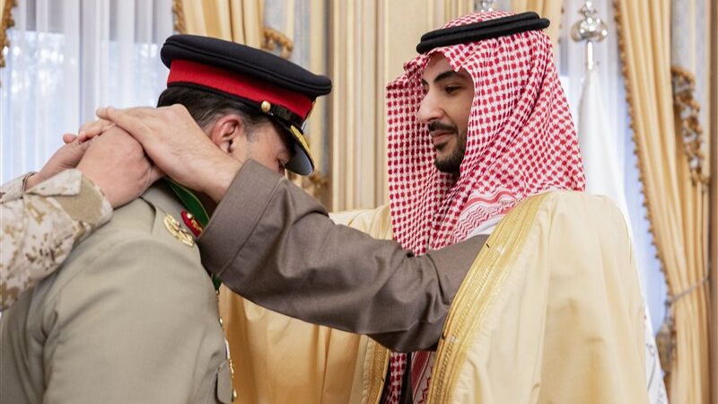 فرمانده ارتش پاکستان نشان عالی ملک عبدالعزیز از عربستان دریافت کرد!