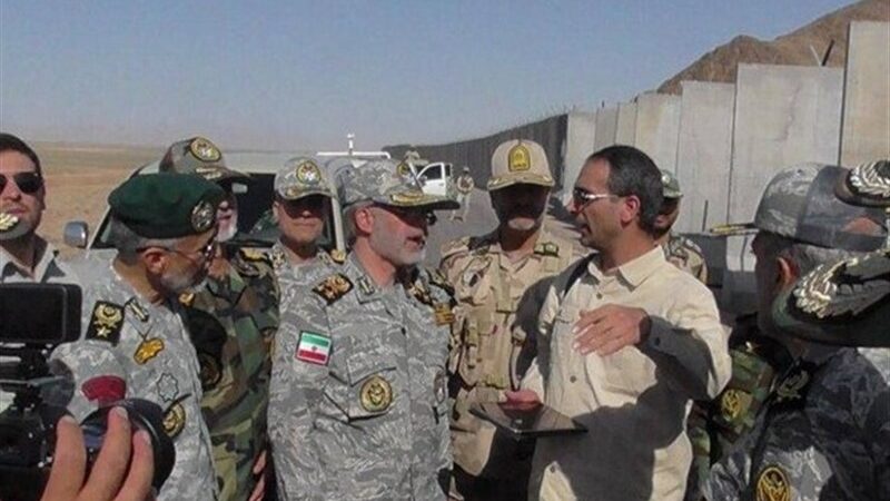 پرواز آزمایشی فرمانده ارتش با بالگردهای مجهز به موشک‌های شفق و حیدر در غرب کشور