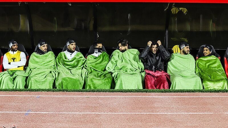 هواداران پرشور تراکتور در سرمای تبریز؛ بازیکنان الدحیل چگونه با سرما مقابله کردند؟