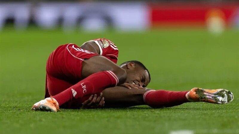 عمل جراحی ایساک با موفقیت انجام شد؛ بازگشت ستاره لیورپول قبل از پایان فصل چقدر محتمل است؟