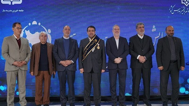 بانک ملی ایران با ساخت 135 مدرسه محروم، نشان افتخار «حامی مدرسه‌سازی» گرفت!