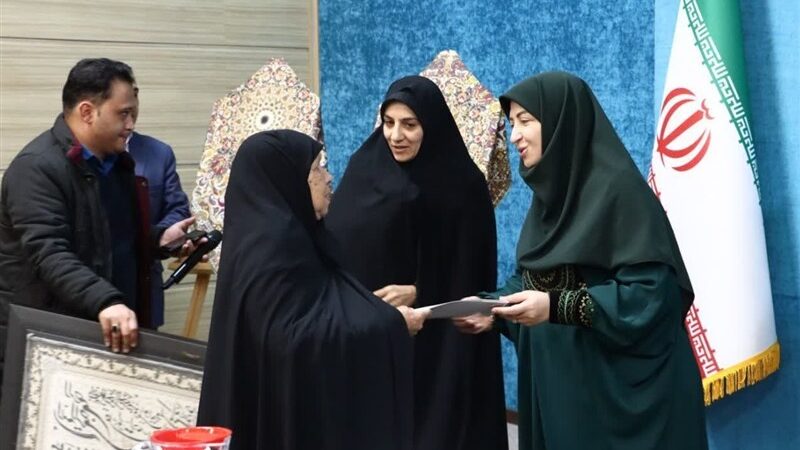 تجلیل ویژه از خانواده‌های شهدای محیط‌بان و دفاع مقدس در یزد؛ داستانی از ایثار و صبر بی‌نظیر