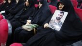 اشک مادران و سلام نظامی کودکان؛ روایت بی‌نظیر یادواره شهدا در زنجان