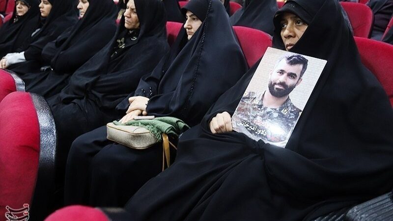 اشک مادران و سلام نظامی کودکان؛ روایت بی‌نظیر یادواره شهدا در زنجان