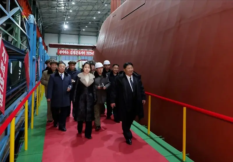 کیم جونگ اون با بازدید از پروژه‌های محرمانه زیرآبی، نیروی دریایی کره شمالی را متحول می‌کند!