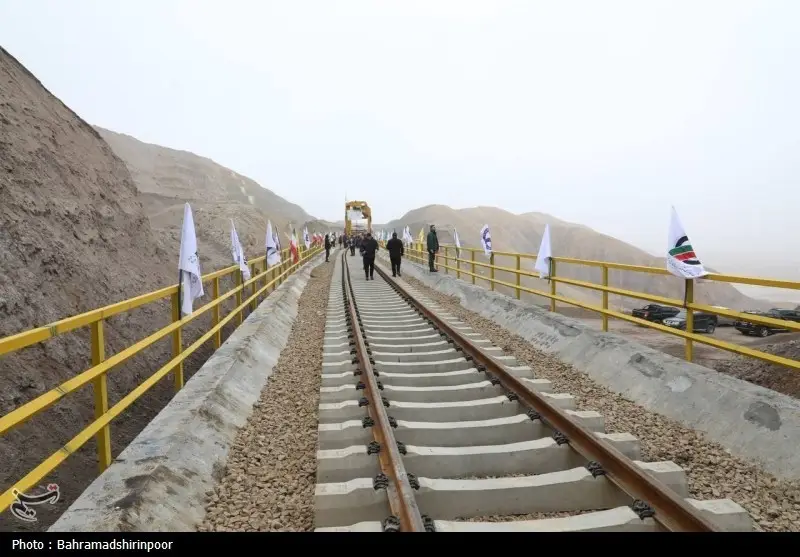 اعتراض بی‌سروصدای کارگران ریلی در دل زاگرس؛ چرا تراورس به بحران رسید؟