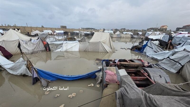 غزه از خون به سیلاب؛ وقتی ویرانگی‌های جنگ زیر باران سنگین فرو می‌ریزد