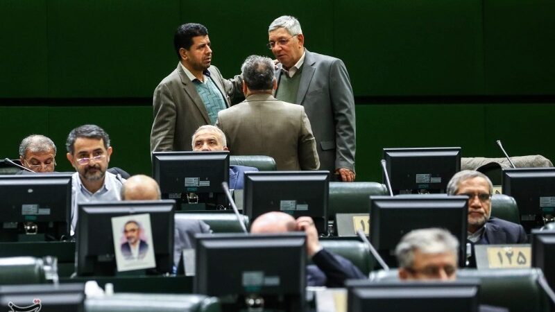مجلس زیر بار مالیات تورم‌زا نرفت