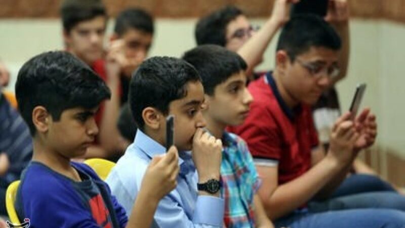 آسیب‌شناسی رابطه علم و دانش‌آموزان نسل Z و آلفا