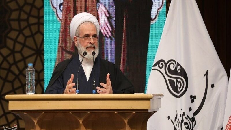 هنر دینی باید از دعا و وحی تغذیه کند و به مکتب جهانی تبدیل شود