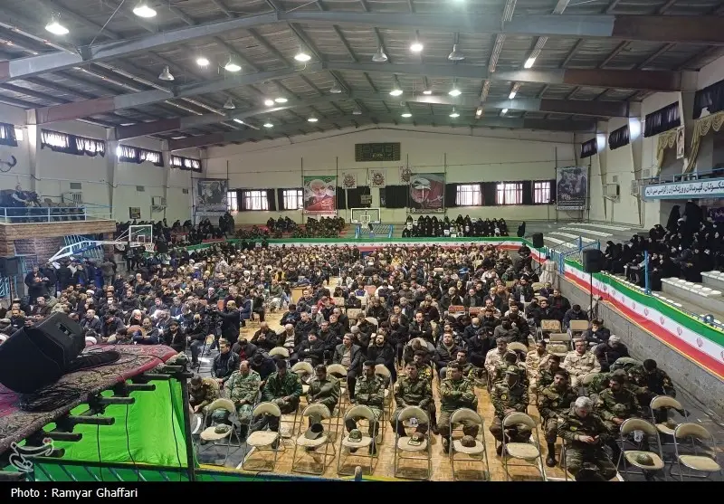 9 دی در سنندج؛ حضور مردمی در سرمای برف برای حمایت از نظام و مقابله با فتنه - وب‌گردی