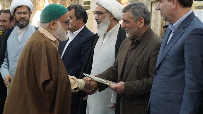 تجلیل از خانواده شهدا در تجمع 9 دی بوشهر