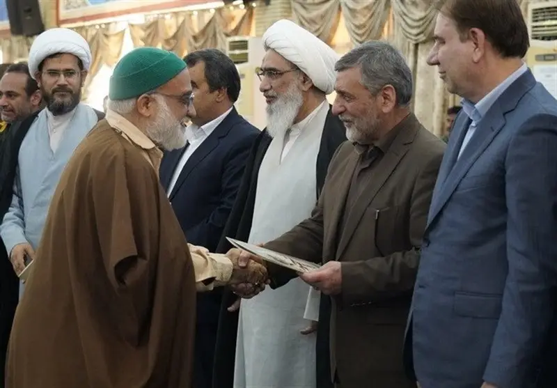 تجلیل از خانواده شهدا در تجمع 9 دی بوشهر