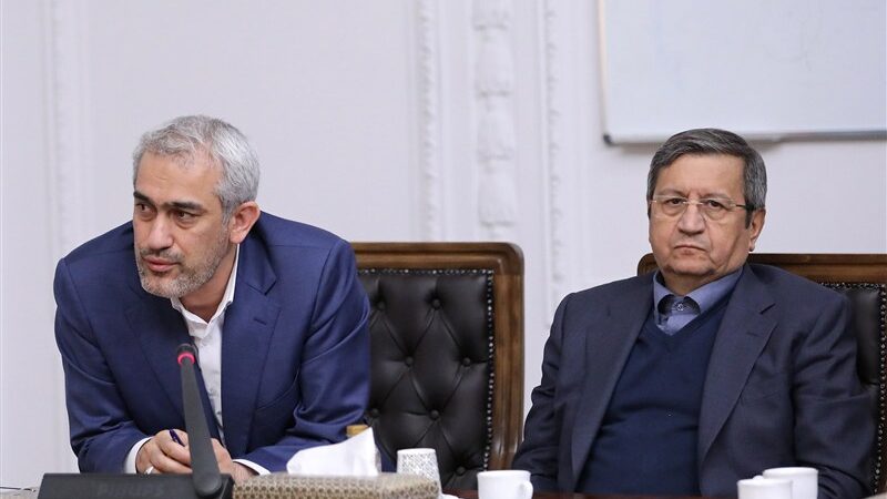 حضور همتی در جلسه رئیس‌جمهور با فعالان اقتصادی