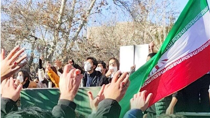 تجمع در تعدادی از دانشگاه‌ها/ حمایت از مطالبات قانونی و هوشیاری در برابر اغتشاش