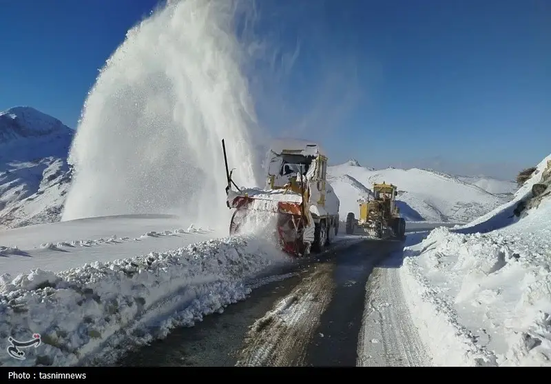 راهی که با دست‌های یخ‌زده باز شد؛ گردنه ژالانه پس از شب‌های سخت به روی تردد بازگشت+تصاویر