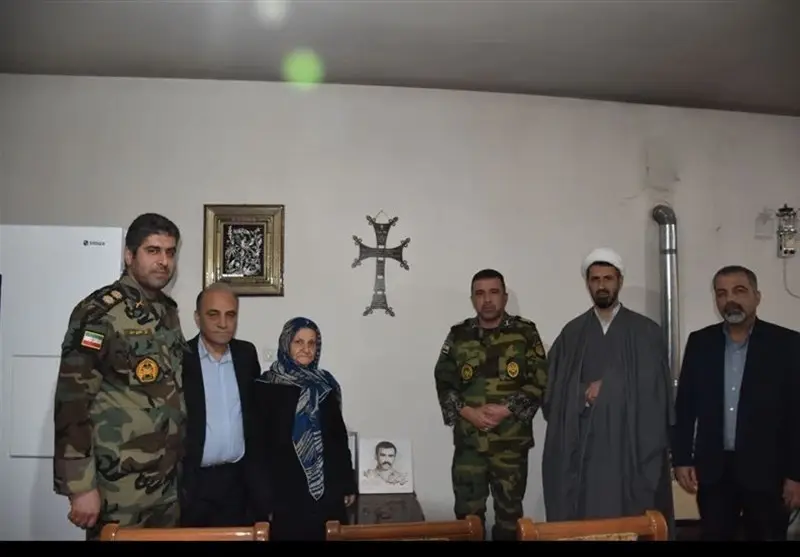 تجلیل از خانواده شهید مسیحی هراچ هاکوپیان در آستانه سال نو میلادی