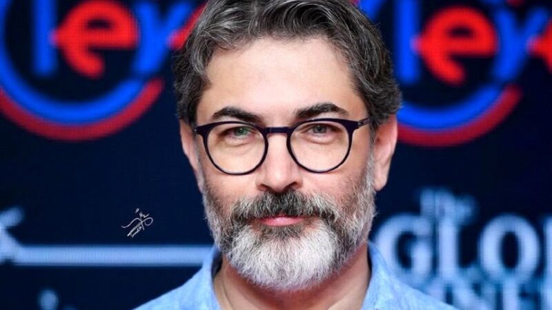 نگاهی به ذهن شگفت‌انگیز «پارسا پیروزفر» در نقاشی‌هایش / از پرتره‌های سیاه‌سفید آقای هندسه و آهنگر گرفته تا دلقک رنگی و استاد تاریخ و هنر …