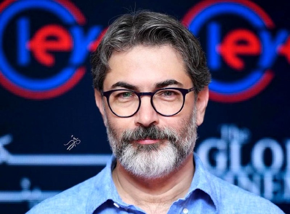 نگاهی به ذهن شگفت‌انگیز «پارسا پیروزفر» در نقاشی‌هایش / از پرتره‌های سیاه‌سفید آقای هندسه و آهنگر گرفته تا دلقک رنگی و استاد تاریخ و هنر …