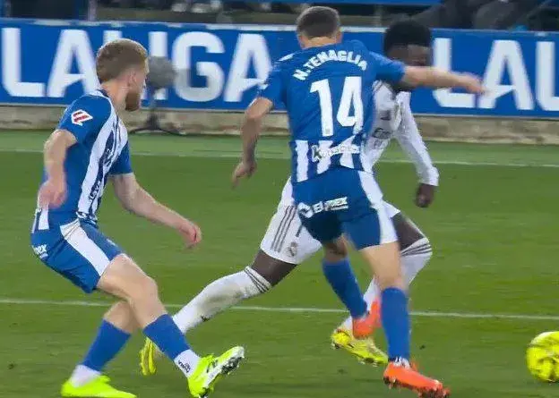 کمیته داوران رسما از تصمیم جنجالی علیه رئال حمایت کرد؛ حقیقت پشت پنالتی اعلام‌نشده چیست؟