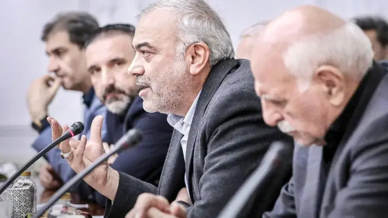 بحران فراتر از گفتگوست؛ بررسی دیدار اصناف و بازاریان معترض با رئیس‌جمهور و اعضای دولت/ بازاریانی که هرگز در اعتراضات با مردم همراهی نکرده‌اند، حالا سرمایه خود را در خطر دیده و علیه گرانی به پاخاستند