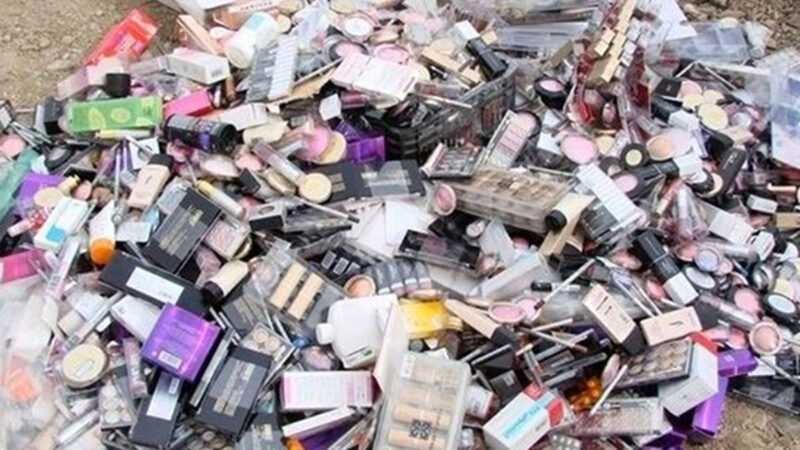 هشدار جدی درباره سرطان پوست و حنجره؛ مصرف لوازم آرایش تقلبی نوجوانان را تهدید می‌کند!