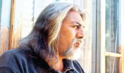 حسین منزوی؛ شاعر آیینی که کمتر می‌شناسیم و حضورش در غیابش چه رمزی دارد؟