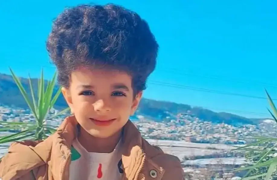 سالار سریال پایتخت کنار برادر جوگندمی‌اش در پارک؛ رقابت جذاب زیبایی این دو بازیگر کودک!