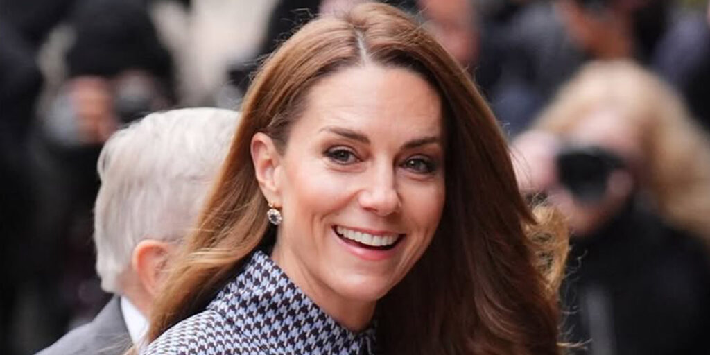 کیت میدلتون با تیپ تکراری اما شگفت‌انگیز در مراسم سلطنتی کریسمس درخشید!