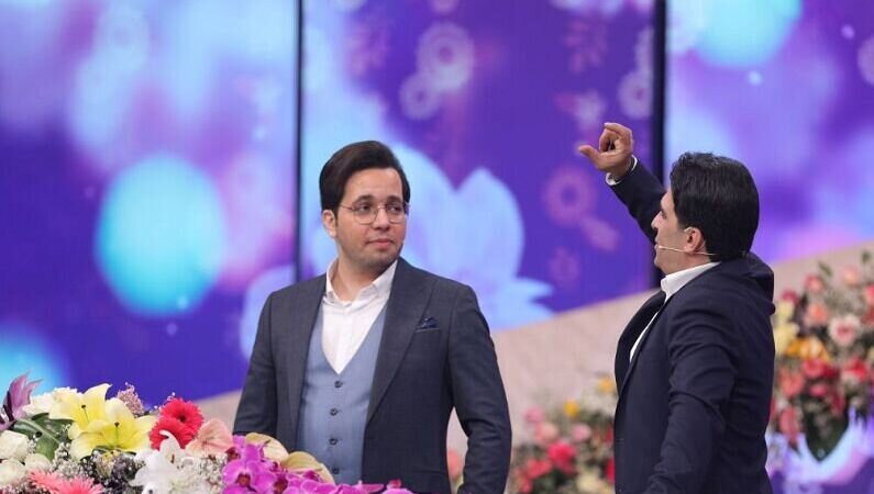 خوانندگی جنجالی و خنده دار بازیگر معروف در برنامه سال تحویل حامد سلطانی/ من همونم که نازنینت بودم…+ویدیو