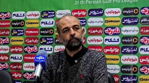 محرم نویدکیا پس از رساندن سپاهان به صدر جدول چه گفت؟ واکنش‌های جذاب سرمربی طلایی‌پوشان!