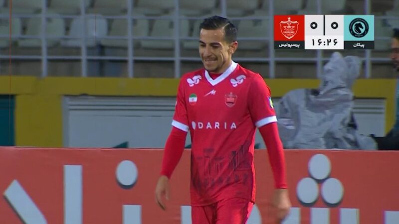 موقعیت عالی برای پرسپولیس که ضربه فرشاد احمدزاده گل نشد